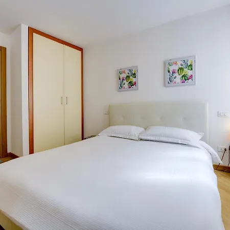 Apartment Anna Sirmione